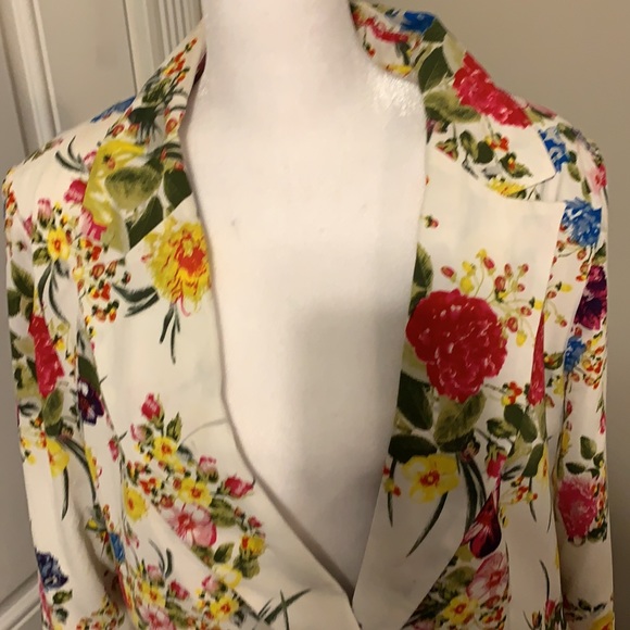 Multi colored flowered blazer - Picture 6 of 14